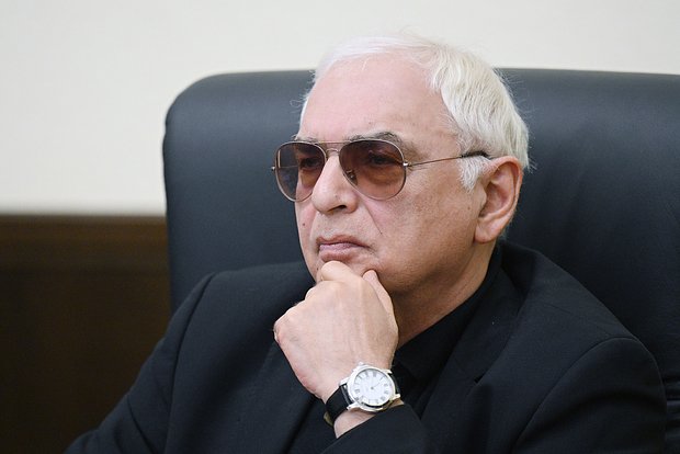 Карен Шахназаров