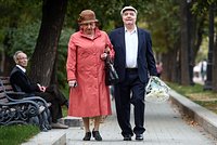 Пенсия работающим пенсионерам в 2025 году: на сколько повысят, как получить