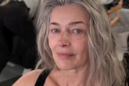 60-летняя супермодель показала лицо без макияжа