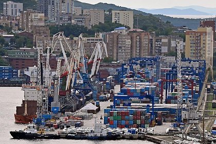 Грузооборот российских морских портов просел