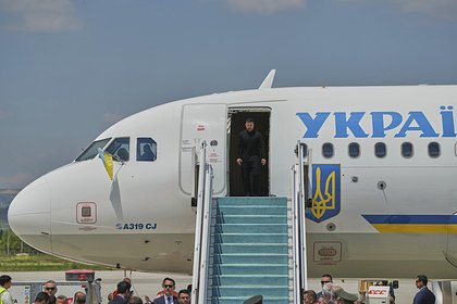 Вылет самолета Зеленского в Стамбул отложили