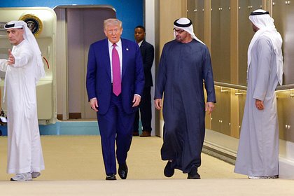 Длинноволосые девушки в ОАЭ начали трястись при появлении Трампа