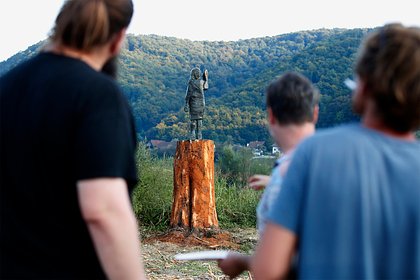 В одной стране украли статую Мелании Трамп