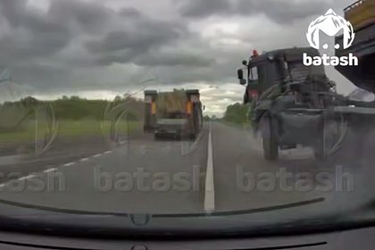 Момент ДТП с фурой с трофейной техникой НАТО в российском регионе попал на видео