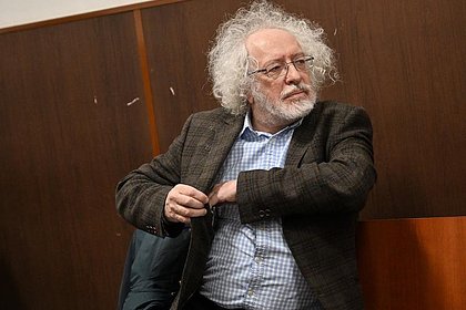 Известный журналист-иноагент объяснил нежелание уезжать из России