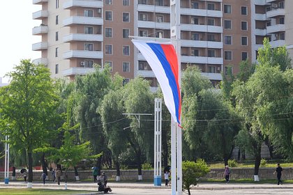 Российские старшеклассники сорвали флаги с дома и поплатились