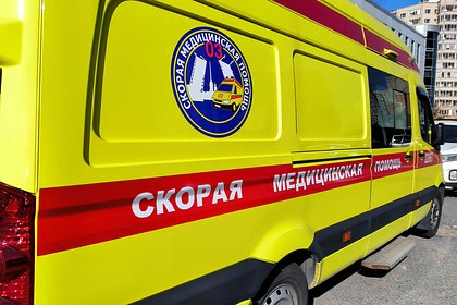 В российском регионе остановившемуся у перевернутого авто врачу проломили голову
