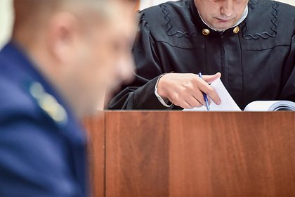 Российский депутат вместе с сыном пойдет под суд за взятку сотруднику ФСБ
