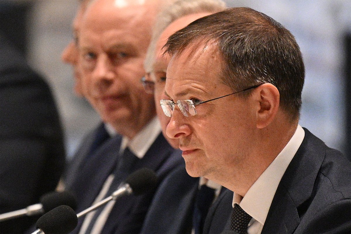 Помощник президента России Владимир Мединский на переговорах между российской и украинской делегациями в Стамбуле, Турция, 16 мая 2025 года