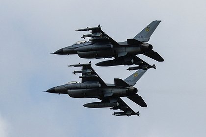 В России прокомментировали падение истребителей F-16 на Украине