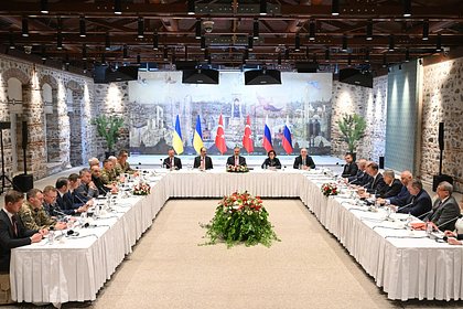 Появились кадры со встречи делегаций России, Украины и Турции