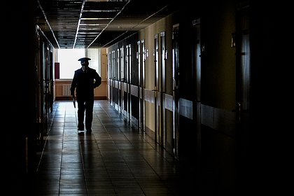 Российский полицейский устроил приятеля к себе и через год потребовал за это деньги