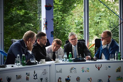 Зеленский позвонил Трампу в окружении европейских лидеров
