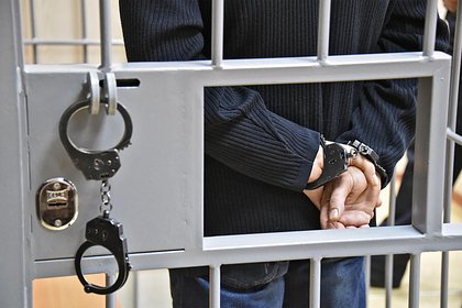 Двух российских чиновников арестовали по подозрению во взятках