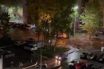 Подростка выносили на руках после массовой драки в российском городе