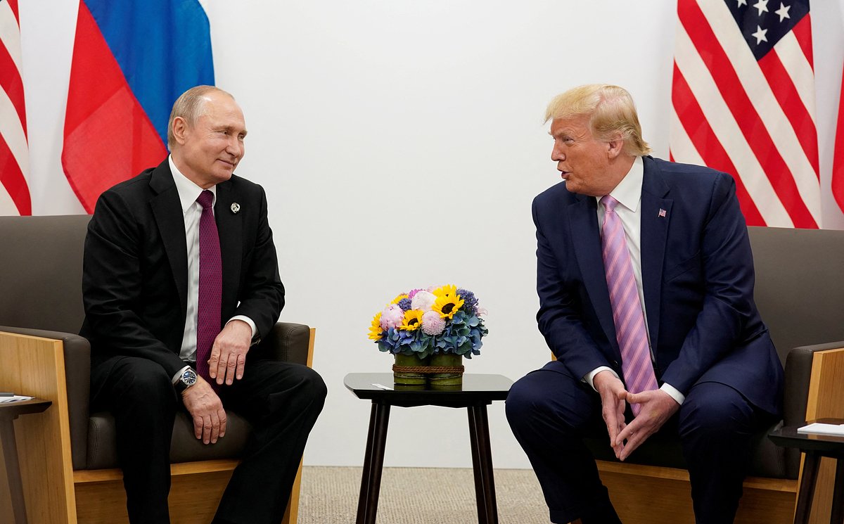 Президент России Владимир Путин и президент США Дональд Трамп во время саммита «Большой двадцатки» в Осаке, Япония, 28 июня 2019 года