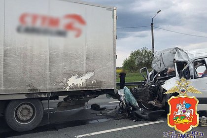 Два человека погибли в ДТП с участием грузовика и микроавтобуса в Подмосковье
