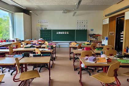 Учительница занялась сексом с учеником в классе и попала за решетку в тот же день