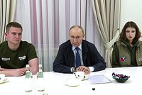 Путин приехал в Курскую область впервые с момента ее освобождения и порассуждал об идиотах в ВСУ. О чем еще говорил президент?