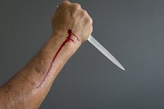 Девятиклассница заступилась за отца и убила его друга