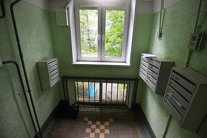 Ребенка-маугли нашли в заваленной мусором квартире в российском городе