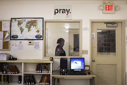 Туристку задержали, раздели и заставили провести ночь в тюрьме США по нелепой причине