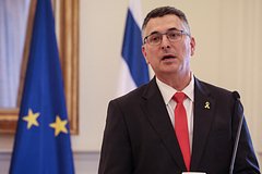 Гидеон Саар