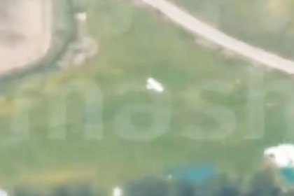 Летевший в сторону Москвы беспилотник сняли на видео из окна самолета