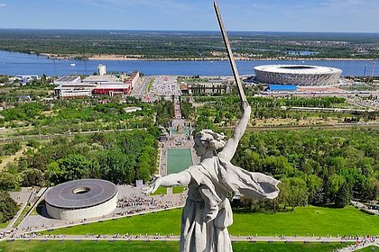 В голове монумента «Родина-мать зовет!» умер московский ректор. Как он попал туда и что об этом известно?