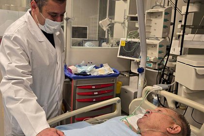 Пострадавшего при атаке дрона курского чиновника экстренно доставили в Москву