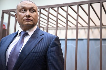 Неявка собравшегося на СВО экс-сенатора отложила суд по делу о подготовке к расправе