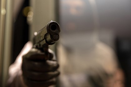 В Петербурге пятеро мужчин открыли стрельбу по прохожим