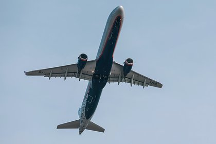 Самолет с вернувшимися из украинского плена военными приземлился в российском аэропорту