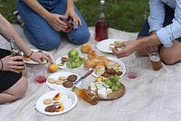 Что взять с собой на пикник: список продуктов и вещей для всей семьи