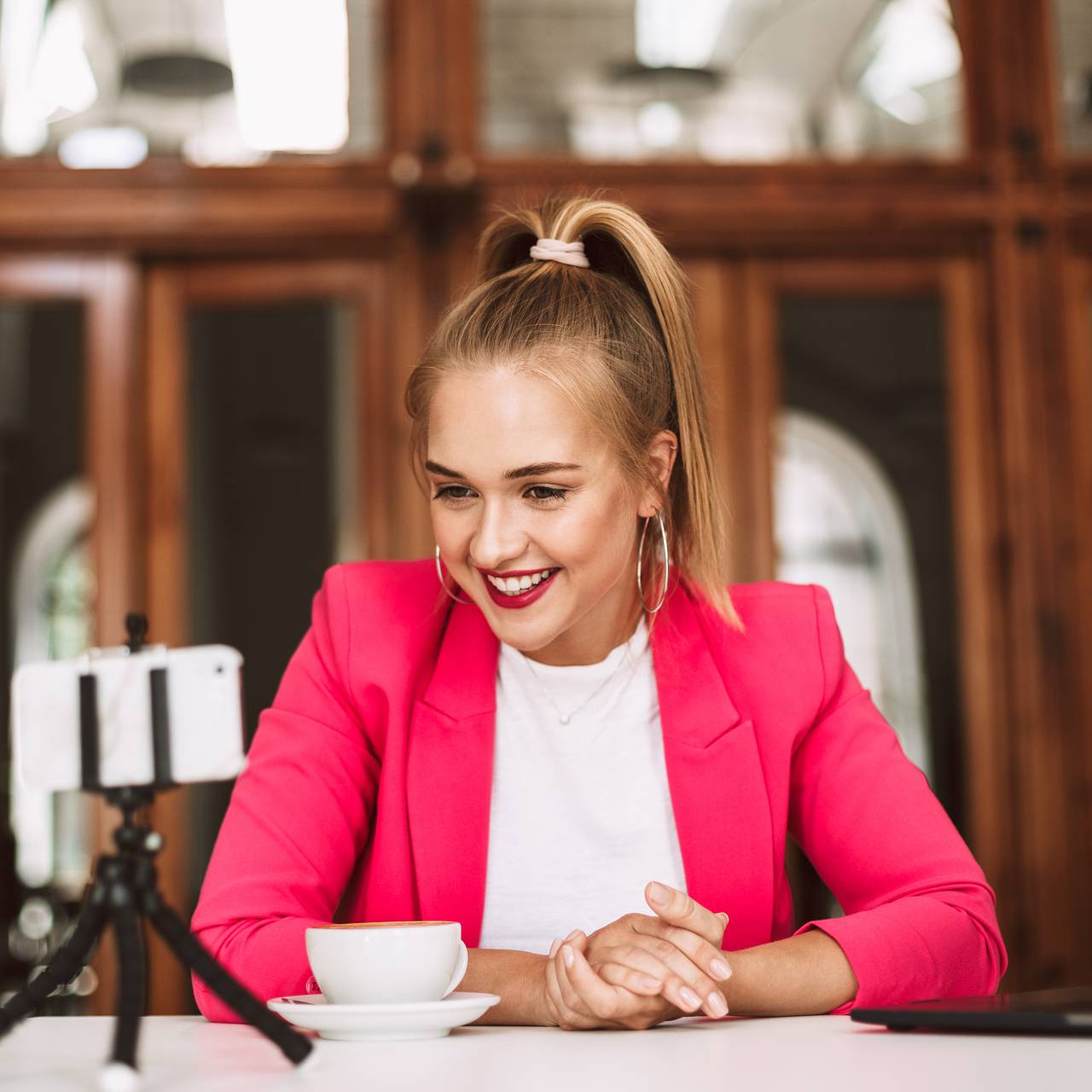 «Блогер» или «блоггер»: как правильно пишется слово: Общество: Россия:  Lenta.ru