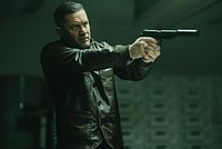 Том Харди сыграл решалу в первом сериале Гая Ричи после «Джентльменов». Чем удивляет «Гангстерленд»?
