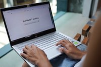 Люди сходят с ума после общения с ChatGPT. Они думают, что разговаривают с богом, превращаются в сектантов и рушат свои отношения 