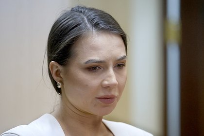 Психолог оценил появление Лерчек в суде в белом платье