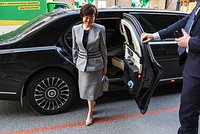 Вдова убитого премьер-министра Японии встретилась с Путиным и прокатилась на его Aurus. Как на это отреагировали в Токио? 