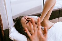 Миллионы людей просыпаются с ужасным запахом изо рта. Откуда он берется и можно ли сделать так, чтобы его не было? 