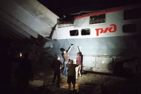 В Брянской области подорвали мост, пассажирский поезд потерпел крушение. Есть жертвы и пострадавшие