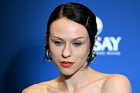 «В похабном наряде у тысячелетних русских святынь». Певица IOWA выступила на концерте в День защиты детей в неоднозначном костюме 