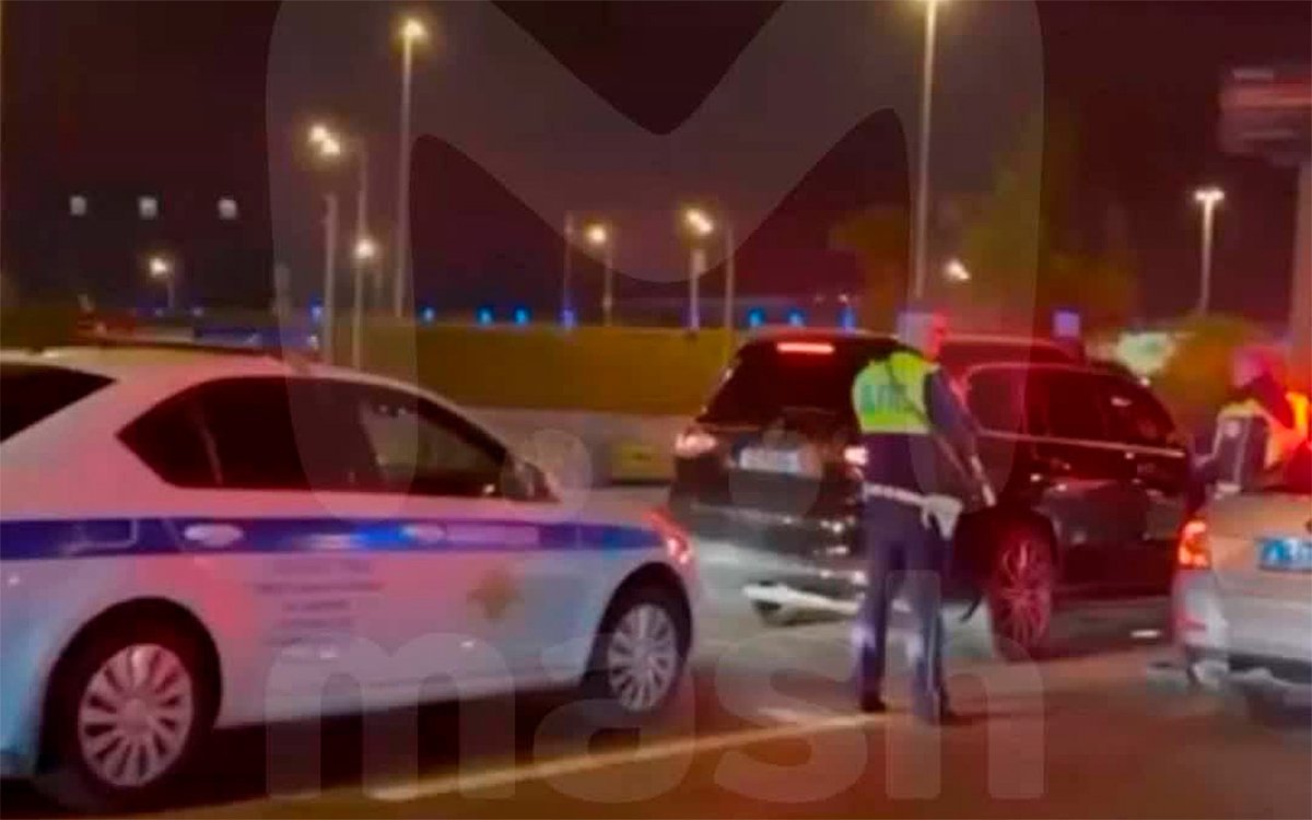 Черный Mercedes, на котором увезли блогера Щепихина