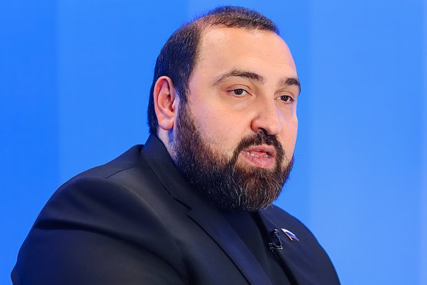 Султан Хамзаев