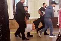 «Они следят за мной» Бородатые люди на Mercedes со спецсигналами похитили блогера в Москве. Его посты вызвали гнев в Чечне