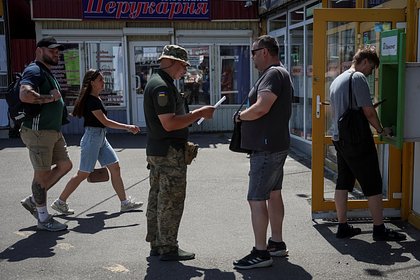 На Украине сотрудник ТЦК оригинально объяснил свое нежелание идти на фронт
