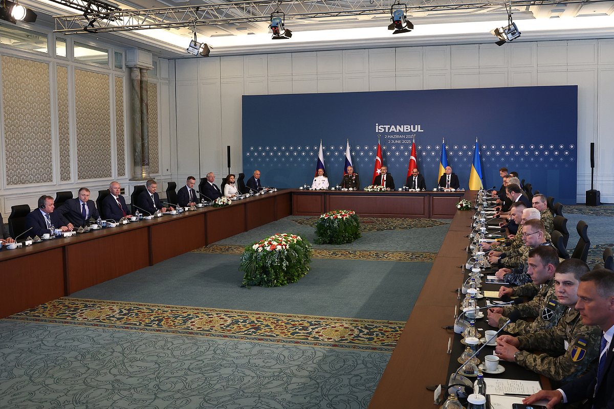 Переговоры между делегациями России и Украины во дворце Чираган, Стамбул, Турция, 2 июня 2025 года