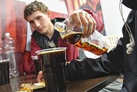 «Зумеры плохо пьют» Петербург рискует лишиться статуса барной столицы. Почему это произойдет?