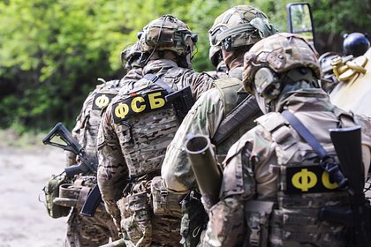 ФСБ и полиция прибыли на место потенциально заминированного автомобиля в Москве