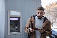 Ограничение на снятие наличных с 1 сентября. Когда банк может заблокировать операцию и что делать в этом случае?